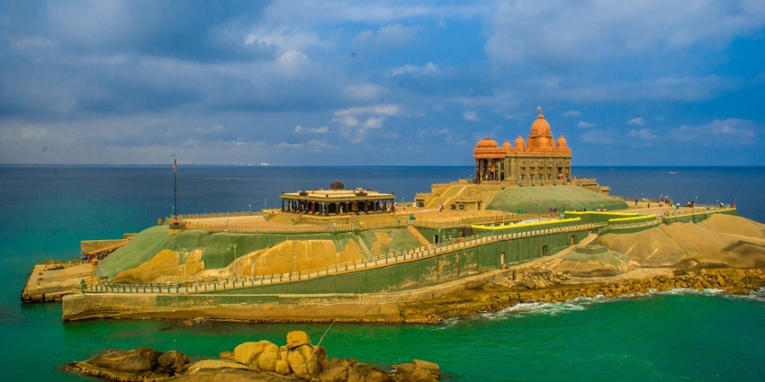 Vivekananda Rock Memorial, surrounded by blue water, a famous place near Kanyakumari Wildlife Sanctuary.