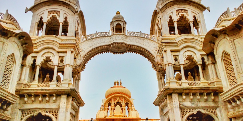 A picture of the sacred temples of Vrindavan, a must-visit spiritual site near Agra.