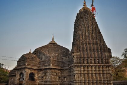 walkeshwar temple is a spiritual heaven located amidst the chaos of mumbai