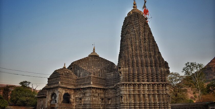 walkeshwar temple is a spiritual heaven located amidst the chaos of mumbai