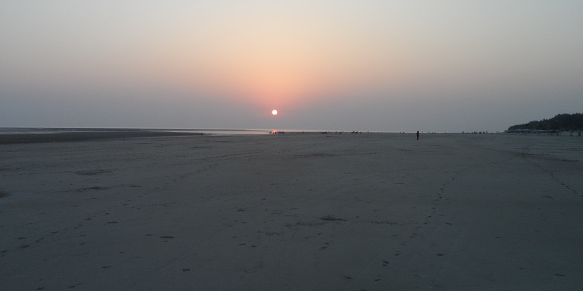 A visit to Bakkhali Sea Beach, one of the serene things to do in Bakkhali.