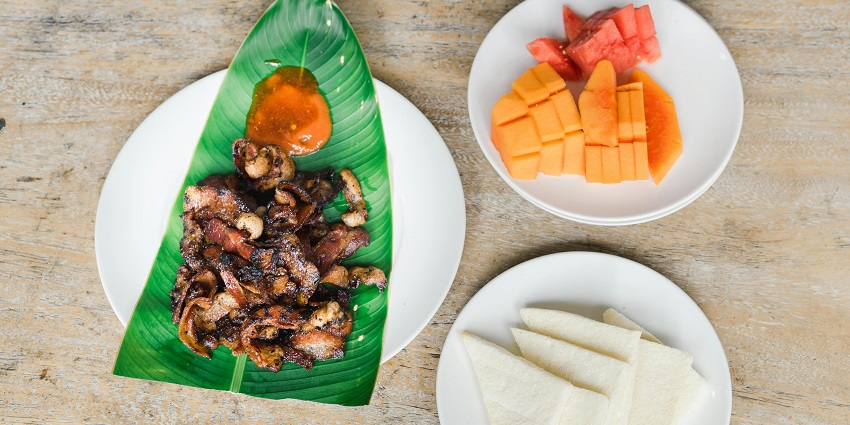 A colourful assortment of dishes arranged on plates with meat and sauce on a banana leaf.
Viewers of this file can see comments and suggestions
