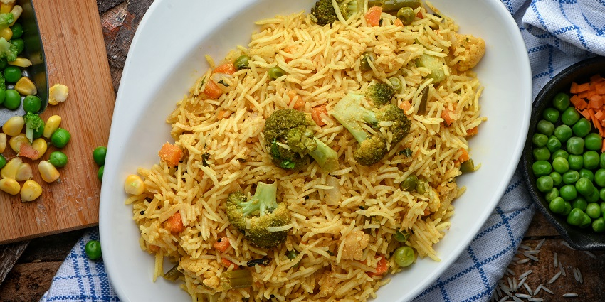 There are many eateries near Taj Museum in Agra offering palatable delicacies.