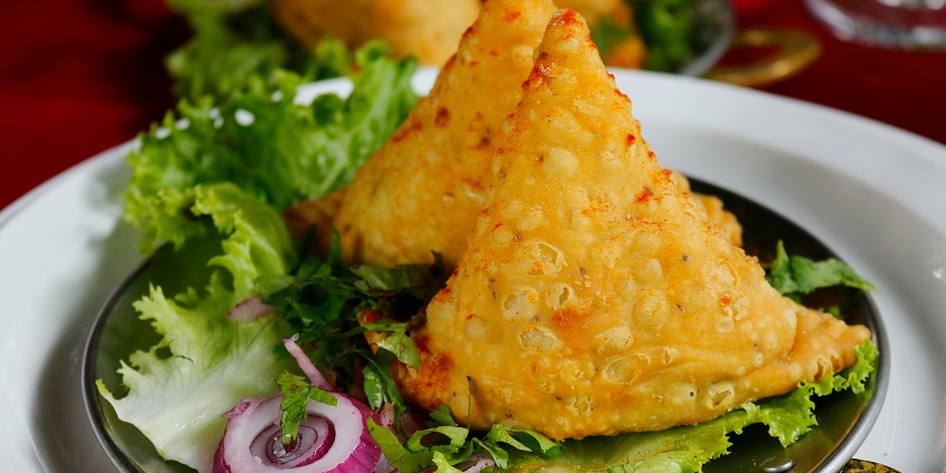 There are many eateries near Sholingur Temple offering scrumptious delicacies.