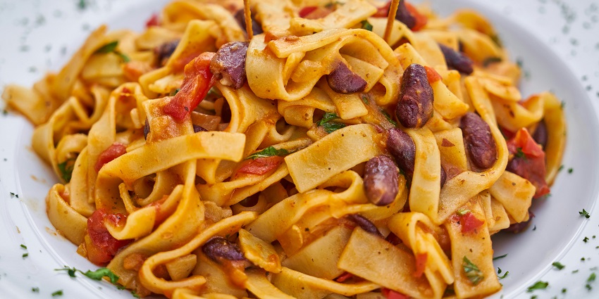 There are many eateries near Valley of Flowers National Park offering scrumptious food.