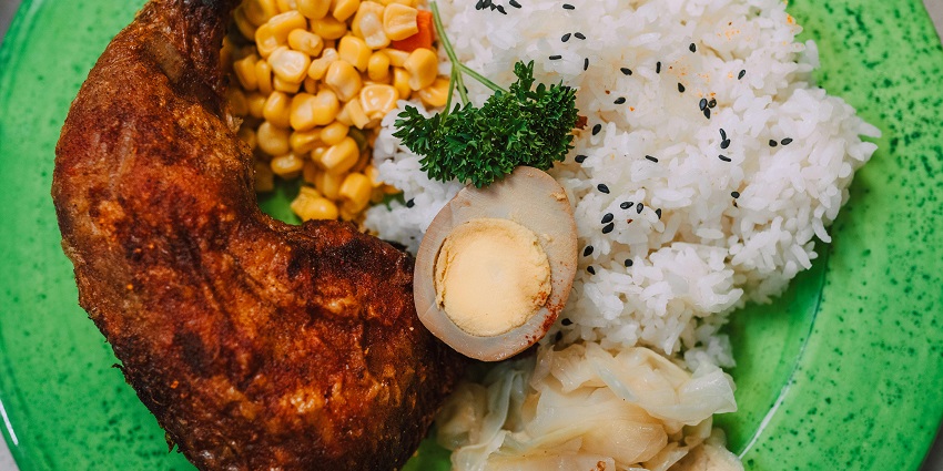 There are many eateries near Sonanadi Wildlife Sanctuary offering scrumptious food.