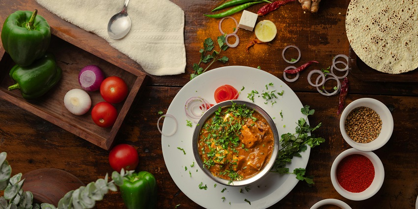 An image of traditional vegetarian meals are served at eateries near the temple.