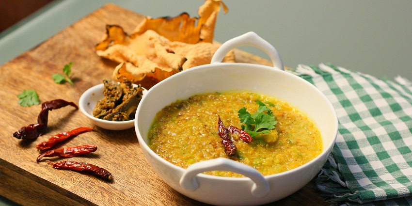 Experience the local cuisine at restaurants near Kalinjar Fort.
