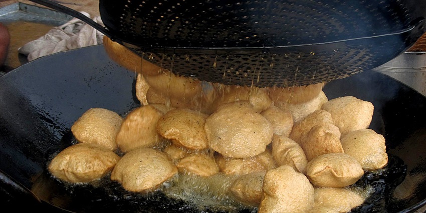 Don't forget to have delicious and fresh kachoris after visiting fort Rampura.