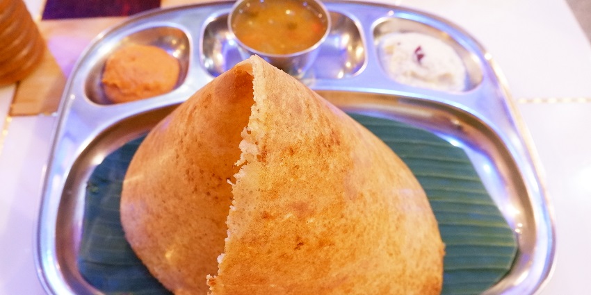 An image showing a plate of idlis and dosa, which are very popular South Indian dishes.