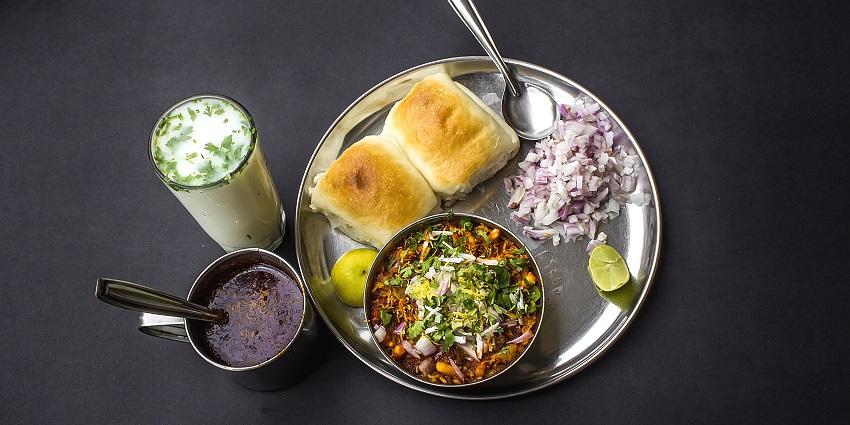 A picture of a famous Maharashtrian snack, misal pav, served at a restaurant