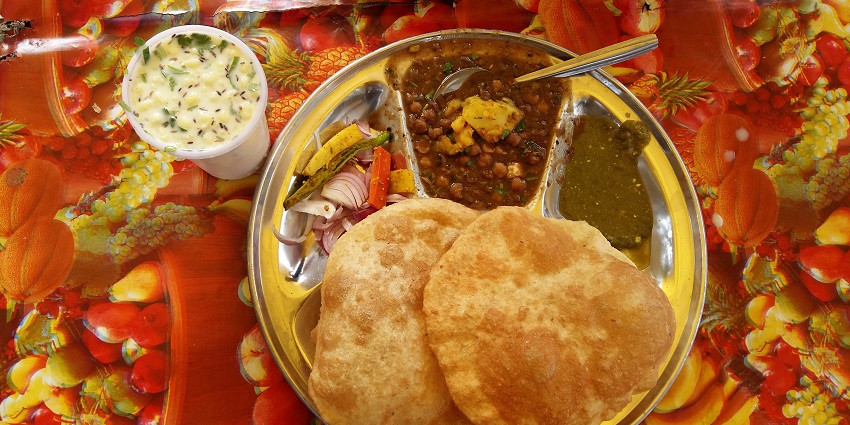 An image of delicious Chhole Bhature, a famous dish in the city of Jaunpur Uttar Pradesh.
