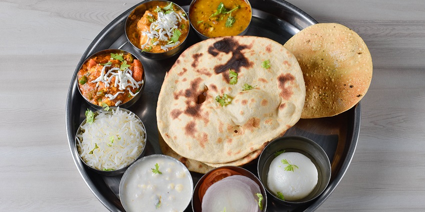 Delicious thali is provided at restaurants near Agori Fort to every traveller.