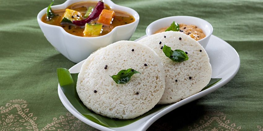 Serving traditional South Indian food in Small café resembling the cafe near Thirumoorthy Waterfalls.