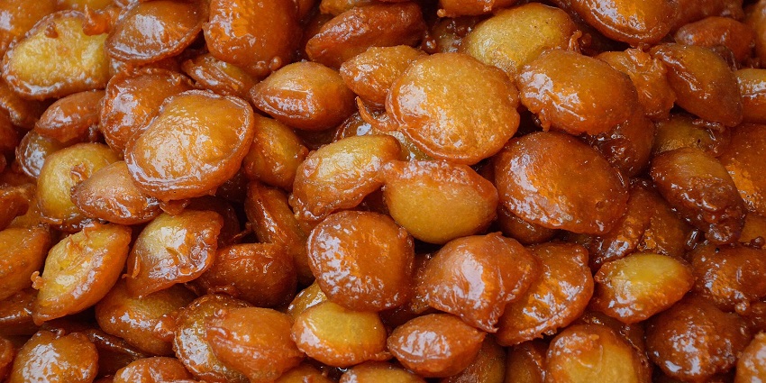 Malpua is one of the must-try food items in Jhansi for every traveller to enjoy.
