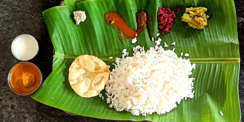 Traditional vegetarian thali with rice and Karnataka cuisine served on banana leaf to enjoy during your trip to Kothandaramar temple.