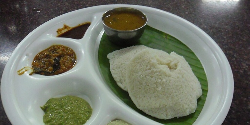 Rameshwaram's eateries offer delicious South Indian cuisine near markets.