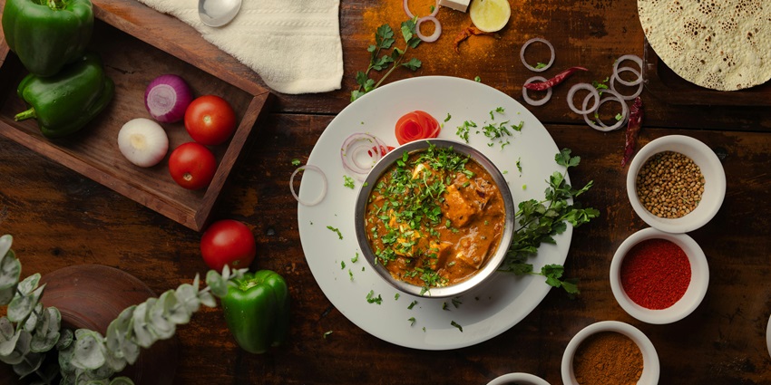 Savour the delicious dishes of Maharashtra in your trip to the famous temples.