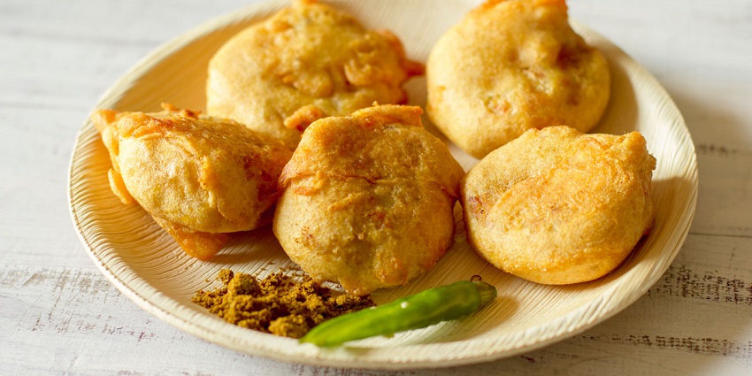 A picture of a delicious snack served on a plate at a restaurant in Maharashtra