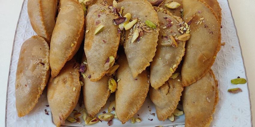 Taste the local cuisine around Allahabad Fort.