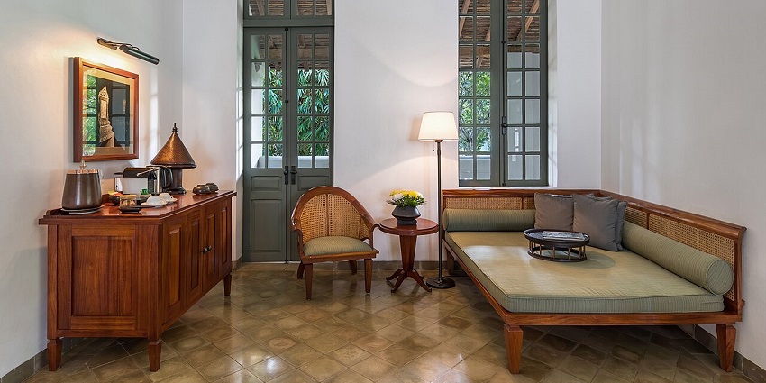 Luxurious hotel rooms near Ramnagar Fort.