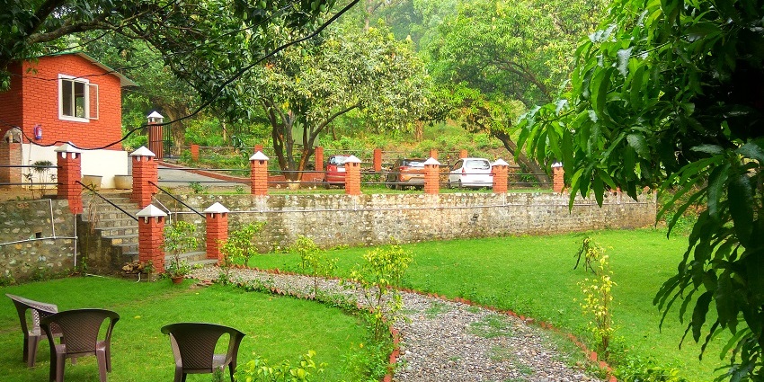 Dehradun offers diverse accommodations near the Tashi Kyil Monastery for travellers.