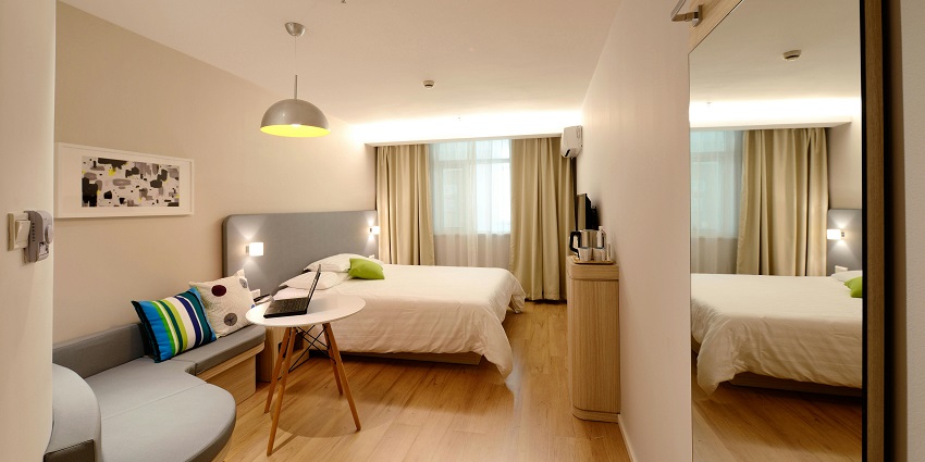 Find comfort at hotels and lodges near Kalinjar Fort.