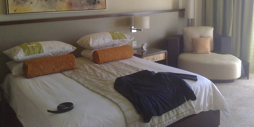A hotel room with a neatly made bed an accommodation near Konerirajapuram Temple.