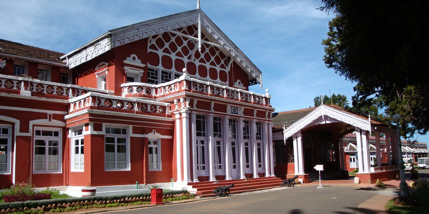 Diverse accommodations in Namakkal, from budget hotels to heritage stays