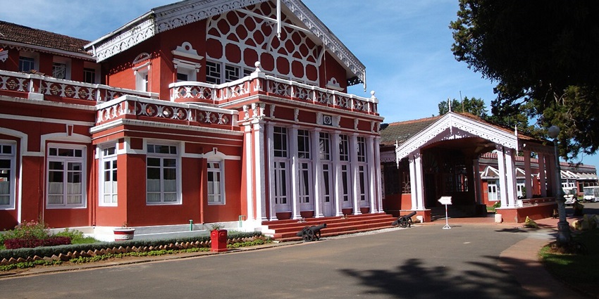 Accommodation options near Droog Fort for diverse preferences in Coonoor