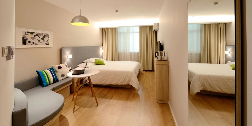 Accommodation options nearby the fort cater to various budgets