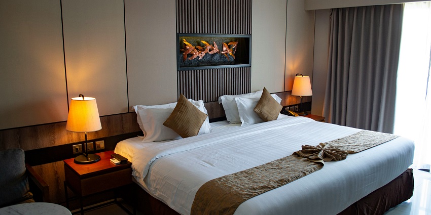 Accommodations near the Walkeshwar temple offer a variety of facilities
