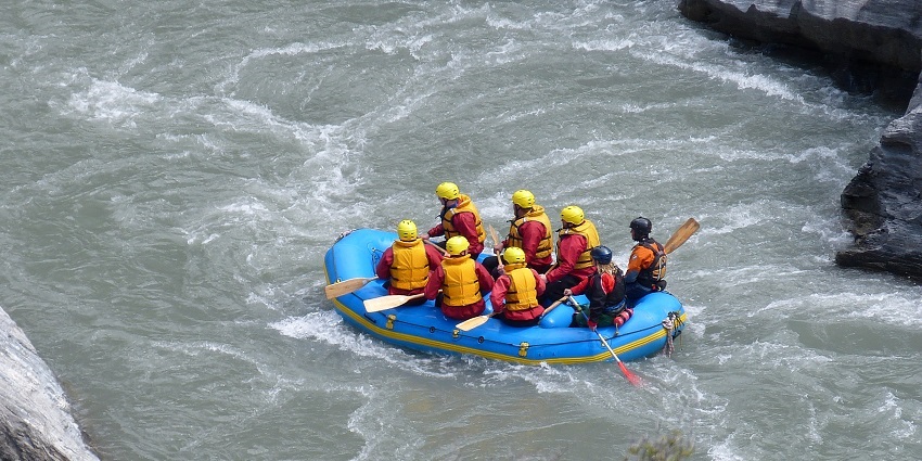 The adventure sports in Uttarakhand include river adventure amidst scenic Himalayan landscapes.