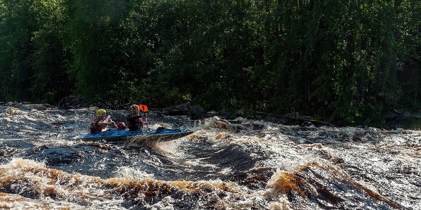 Rishikesh Watersports Company specialises in whitewater canoeing enhancing your experience.