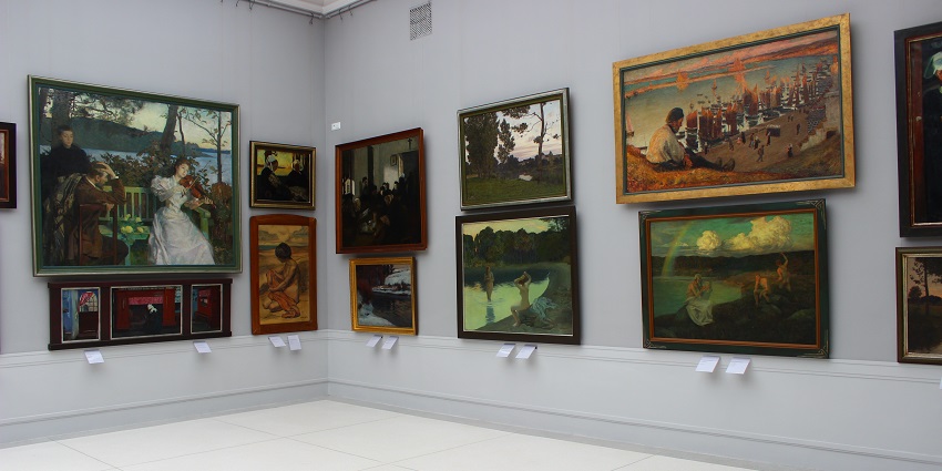 A picture of the Wildlife Art Gallery in Pondicherry with modern artwork displayed