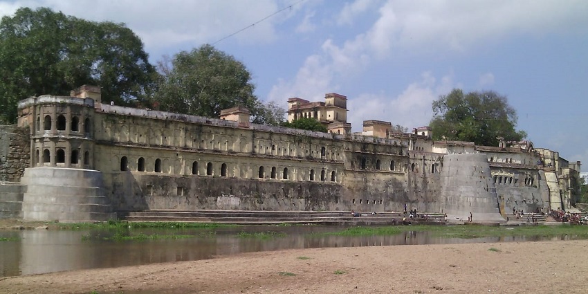 Exploring the Sun temple near the Pahuj River, one of the best things to do in Jhansi.