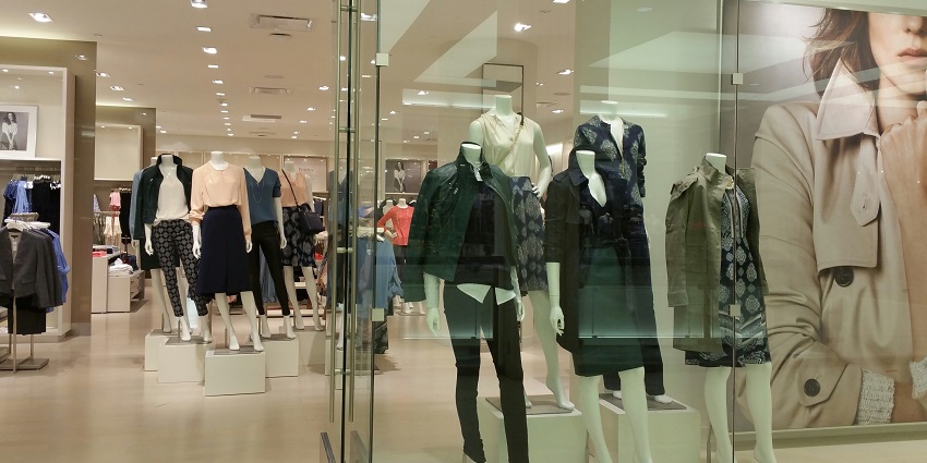 Shopping destination with diverse retail outlets and dining options.