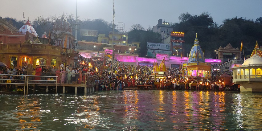 Purify your soul with Ganga Aarti at Har Ki Pauri.