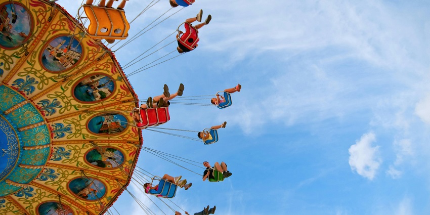 An image of exciting rides at Worlds of Wonder, one of the best places to visit in Noida.
