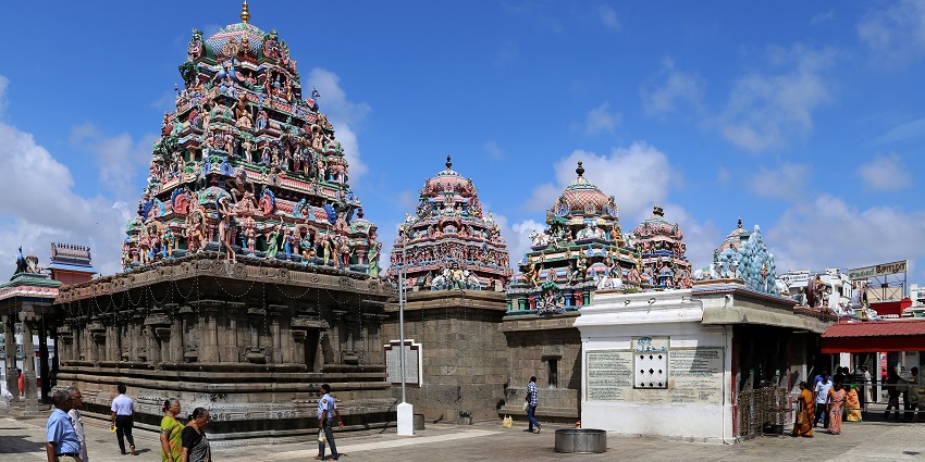 An image showing the colorful gopuram (tower) of Kapaleeshwarar Temple in Chennai.