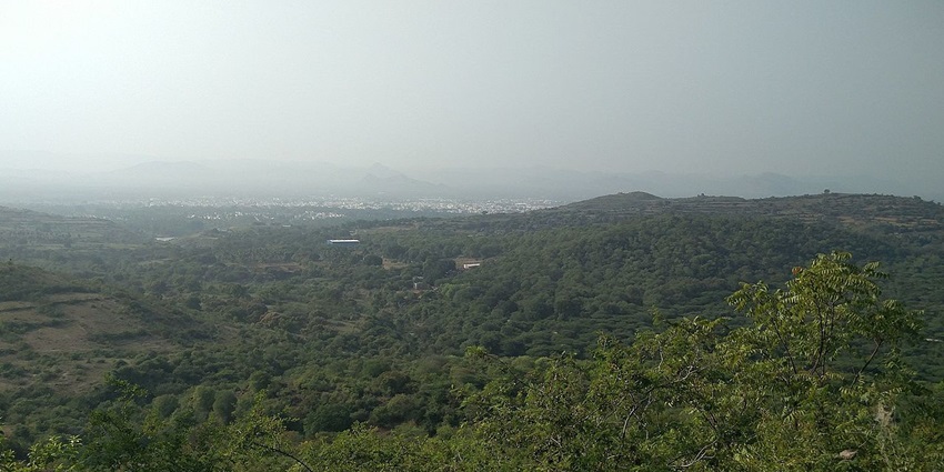 A picture of Yelagiri Hills, which is a lesser-known hill station near Pondicherry.