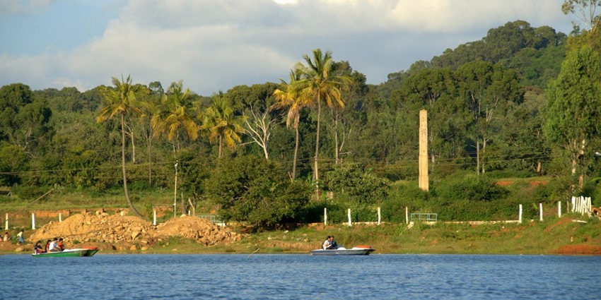 A glimpse of a lake in Yelagiri, one of the best places to visit in Tamil Nadu in May.