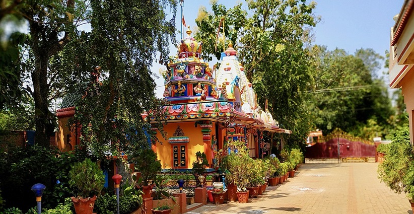 There are many places to visit in Tirunelveli, featuring temples and lush greenery.