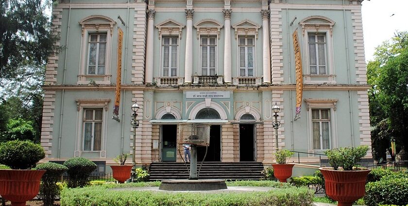 Sant Darshan Museum Hadshi brings together people of all religions with spirituality.