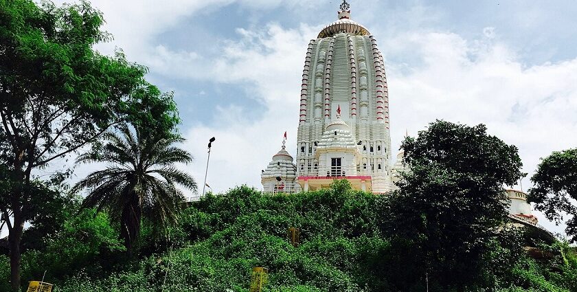 One of the most significant temples in Ranchi, Jagannath Temple, surrounded by greenery.