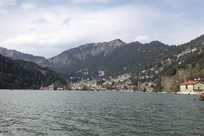 A picture of the beautiful Nainital Lake with a view of mountains in the background