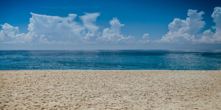 An image of a sandy beach similar to the 63rd Street Beach, a popular beach in Chicago.