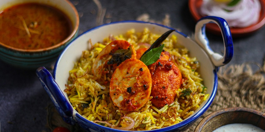 Aahaar Restaurant, a family-friendly place serving diverse Indian and continental cuisine.