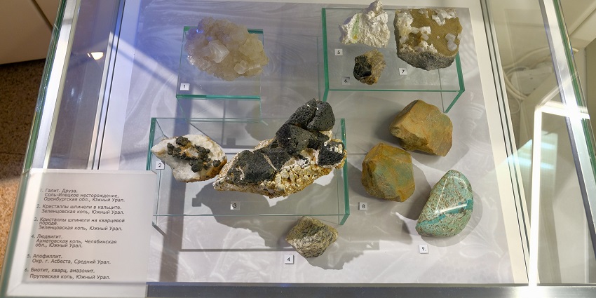 Snapshot of the gemstones and extracted minerals in the gem museum in Maharashtra