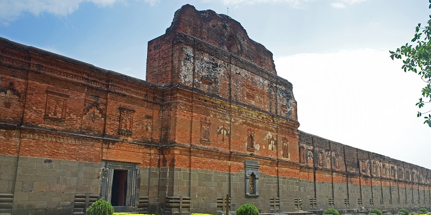 An image of Adina Mosque, located approximately 12 km from Kadam Rasul Mosque.